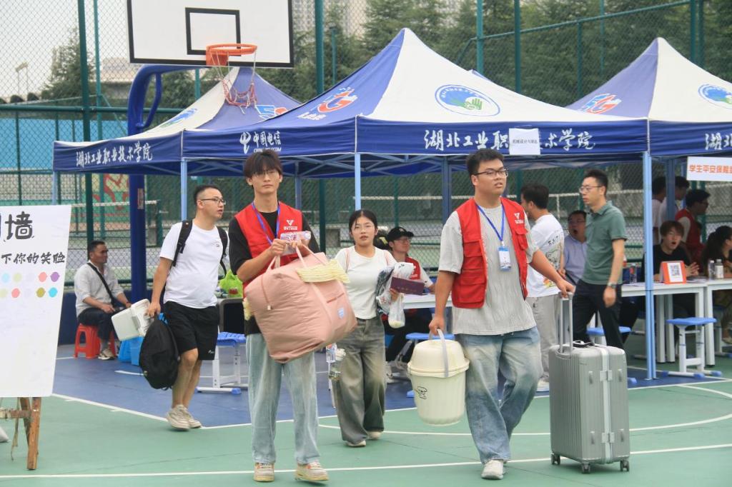 機電工程學院喜迎2024級新生，貼心服務助力夢想啟航